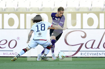 2020-07-08 - Pol Lirola of ACF Fiorentina in action against Nahitan Nandez of Cagliari Calcio  - FIORENTINA VS CAGLIARI - ITALIAN SERIE A - SOCCER