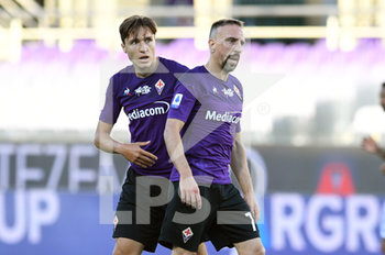 2020-07-08 - Federico Chiesa and Franck Ribery of ACF Fiorentina in action - FIORENTINA VS CAGLIARI - ITALIAN SERIE A - SOCCER