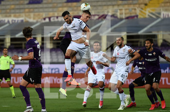 2020-07-08 - Nikola Milenkovic of ACF Fiorentina in action against Charalampos Lykogiannis of Cagliari Calcio  - FIORENTINA VS CAGLIARI - ITALIAN SERIE A - SOCCER