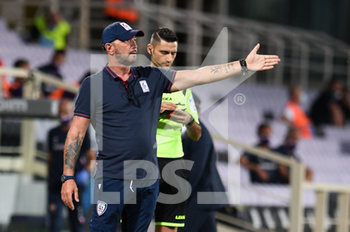2020-07-08 - Walter Zenga manager of Cagliari Calcio gestures - FIORENTINA VS CAGLIARI - ITALIAN SERIE A - SOCCER