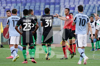 2020-07-11 - The referee cancels the goal for the Sassuolo during match Serie A TIM between SS Lazio and US Sassuolo on July 11 2020 in Rome (Italy) at Olimpico Stadium Photo LPS/MARCO IORIO - LAZIO VS SASSUOLO - ITALIAN SERIE A - SOCCER
