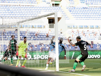 2020-07-11 - Francesco Caputo of Sassuolo scores the winning goal during match Serie A TIM between SS Lazio and US Sassuolo on July 11 2020 in Rome (Italy) at Olimpico Stadium Photo LPS/MARCO IORIO - LAZIO VS SASSUOLO - ITALIAN SERIE A - SOCCER