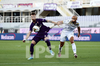 2020-07-12 - Gaetano Castrovilli of ACF Fiorentina in action against Sofyan Amrabat of Hellas Verona  - FIORENTINA VS HELLAS VERONA - ITALIAN SERIE A - SOCCER