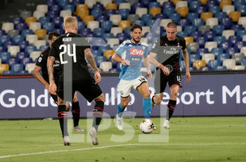 2020-07-12 - Andrea Conti (R) of Milan and Dries Mertens(L) of Napoli in action during match Serie A TIM between SSC Napoli and AC Milan on July 12,2020 in Naples (Italy) at San Paolo Stadium Photo LPS/MARCO IORIO - NAPOLI VS MILAN - ITALIAN SERIE A - SOCCER