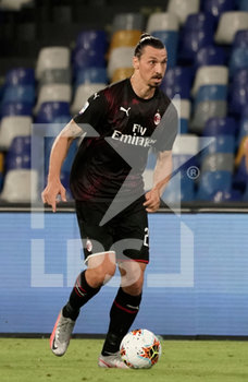 2020-07-12 - Zlatan Ibrahimovic of Milan in action during match Serie A TIM between SSC Napoli and AC Milan on July 12 2020 in Naples (Italy) at San Paolo Stadium Photo LPS/MARCO IORIO - NAPOLI VS MILAN - ITALIAN SERIE A - SOCCER