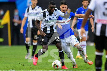 2020-07-12 - Ken Sema (Udinese Calcio) in action against Gaston Ramirez (UC Sampdoria) - UDINESE VS SAMPDORIA - ITALIAN SERIE A - SOCCER