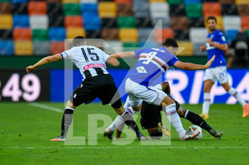 2020-07-12 - Federico Bonazzoli (UC Sampdoria) in action with Kevin Lasagna (Udinese Calcio) - UDINESE VS SAMPDORIA - ITALIAN SERIE A - SOCCER