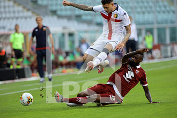 2020-07-16 - 36 Gleison Bremer (Torino FC) vs Antonio Sanabria (Genoa FC) - TORINO VS GENOA - ITALIAN SERIE A - SOCCER
