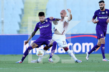 2020-07-19 - Erick Pulgar of ACF Fiorentina in action against Simone Zaza of Torino FC  - FIORENTINA VS TORINO - ITALIAN SERIE A - SOCCER