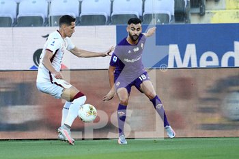 2020-07-19 - Rachid Ghezzal of ACF Fiorentina in action against Alejandro Berenguer of Torino FC  - FIORENTINA VS TORINO - ITALIAN SERIE A - SOCCER
