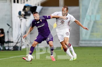 2020-07-19 - Franck Ribery of ACF Fiorentina in action against Lorenzo De Silvestri of Torino FC - FIORENTINA VS TORINO - ITALIAN SERIE A - SOCCER