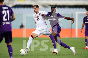 2020-07-19 - Sasa Lukic of Torino FC in action against Kouame of ACF Fiorentina  - FIORENTINA VS TORINO - ITALIAN SERIE A - SOCCER