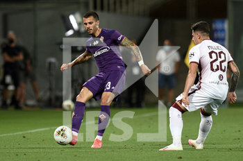 2020-07-19 - Lorenzo Venuti of ACF Fiorentina in action against Vincenzo Millico of Torino FC - FIORENTINA VS TORINO - ITALIAN SERIE A - SOCCER