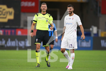 2020-07-22 - L'arbitro Piero Giacomelli e Patrick Cutrone (Fiorentina) - INTER VS FIORENTINA - ITALIAN SERIE A - SOCCER
