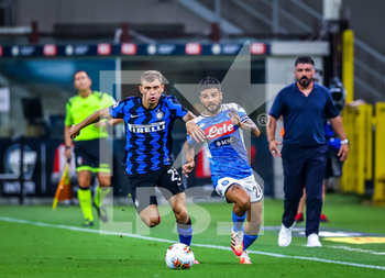 2020-07-28 - Lorenzo Insigne of SSC Napoli fights for the ball against Nicolo Barella of FC Internazionale during the Serie A 2019/20 match between FC Internazionale vs SSC Napoli at the San Siro Stadium, Milan, Italy on July 28, 2020 - Photo Fabrizio Carabelli - INTER VS NAPOLI - ITALIAN SERIE A - SOCCER