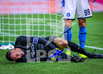 2020-07-28 - Samir Handanovic of FC Internazionale injured during the match during the Serie A 2019/20 match between FC Internazionale vs SSC Napoli at the San Siro Stadium, Milan, Italy on July 28, 2020 - Photo Fabrizio Carabelli - INTER VS NAPOLI - ITALIAN SERIE A - SOCCER