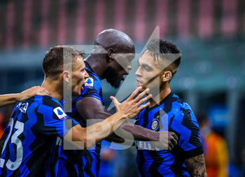 2020-07-28 - Lautaro Martinez of FC Internazionale celebrates with his teammates during the Serie A 2019/20 match between FC Internazionale vs SSC Napoli at the San Siro Stadium, Milan, Italy on July 28, 2020 - Photo Fabrizio Carabelli - INTER VS NAPOLI - ITALIAN SERIE A - SOCCER
