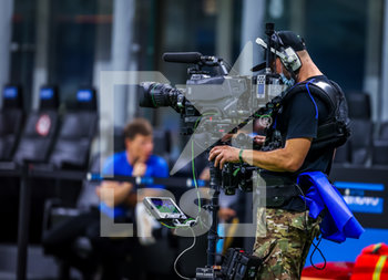 2020-07-28 - TV media cameramen during the Serie A 2019/20 match between FC Internazionale vs SSC Napoli at the San Siro Stadium, Milan, Italy on July 28, 2020 - Photo Fabrizio Carabelli - INTER VS NAPOLI - ITALIAN SERIE A - SOCCER