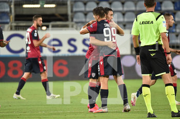 2020-07-29 - Luca Gagliano of Cagliari Calcio, Giovanni Simeone of Cagliari Calcio, Esultanza, Celebration after scoring goal - CAGLIARI VS JUVENTUS - ITALIAN SERIE A - SOCCER