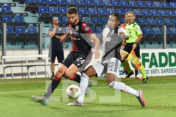 2020-07-29 - Paolo Farago of Cagliari Calcio, Alex Sandro of Juventus - CAGLIARI VS JUVENTUS - ITALIAN SERIE A - SOCCER