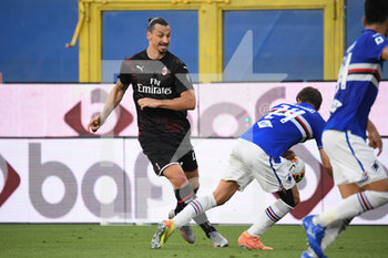 2020-07-29 - Zlatan Ibrahimovic (Milan), Bartosz Bereszynski (Sampdoria) - SAMPDORIA VS MILAN - ITALIAN SERIE A - SOCCER