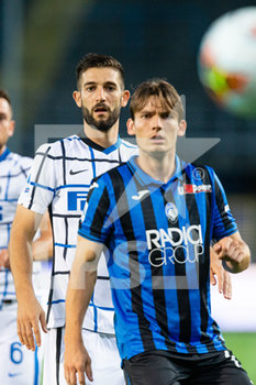 2020-08-01 - Roberto Gagliardini (FC Internazionale) e Marten De Roon (Atalanta) - ATALANTA VS INTER - ITALIAN SERIE A - SOCCER