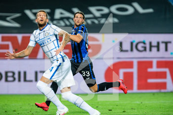 2020-08-01 - Cristiano Biraghi (FC Internazionale) e Hans Hateboer (Atalanta) - ATALANTA VS INTER - ITALIAN SERIE A - SOCCER