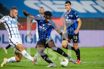 2020-08-01 - Duvan Zapata (Atalanta) e Milan Skriniar (FC Internazionale) - ATALANTA VS INTER - ITALIAN SERIE A - SOCCER