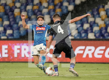 2020-08-01 - Dries Mertens of Napoli (L) in action during the match Serie A TIM between SSC Napoli and SS Lazio on August 1,2020 in Naples (Italy) at San Paolo Stadium Photo LPS/MARCO IORIO - NAPOLI VS LAZIO - ITALIAN SERIE A - SOCCER