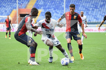 2020-09-20 - Christian Zapata (Genoa) , Augustus Kargbo (Crotone) , Paolo Ghiglione (Genoa) in action during the match Serie A TIM between CFC Genoa and FC Crotone on September 20,2020 in Genoa (Italy) at Marassi Stadium - GENOA VS CROTONE - ITALIAN SERIE A - SOCCER
