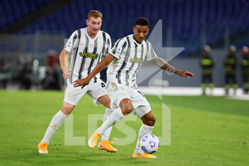2020-09-27 - Dejan Kulusevski (L) and Danilo (R) of Juventus in action during the Italian championship Serie A football match between AS Roma and Juventus FC on September 27, 2020 at Stadio Olimpico in Rome, Italy - Photo Federico Proietti / DPPI - AS ROMA VS JUVENTUS FC - ITALIAN SERIE A - SOCCER