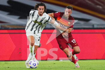2020-09-27 - Adrien Rabiot of Juventus (L) vies for the ball with Jordan Veretout of Roma (R) during the Italian championship Serie A football match between AS Roma and Juventus FC on September 27, 2020 at Stadio Olimpico in Rome, Italy - Photo Federico Proietti / DPPI - AS ROMA VS JUVENTUS FC - ITALIAN SERIE A - SOCCER