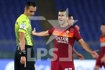 2020-09-27 - Henrikh Mkhitaryan of Roma reacts against the referee Marco Di Bello during the Italian championship Serie A football match between AS Roma and Juventus FC on September 27, 2020 at Stadio Olimpico in Rome, Italy - Photo Federico Proietti / DPPI - AS ROMA VS JUVENTUS FC - ITALIAN SERIE A - SOCCER
