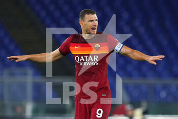 2020-09-27 - Edin Dzeko of Roma reacts during the Italian championship Serie A football match between AS Roma and Juventus FC on September 27, 2020 at Stadio Olimpico in Rome, Italy - Photo Federico Proietti / DPPI - AS ROMA VS JUVENTUS FC - ITALIAN SERIE A - SOCCER