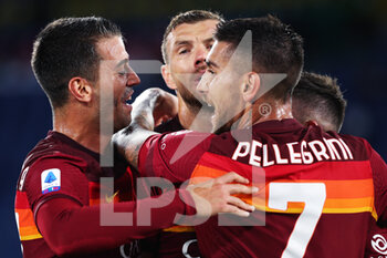 2020-09-27 - Jordan Veretout of Roma celebrates after scoring 1-0 goal by penalty during the Italian championship Serie A football match between AS Roma and Juventus FC on September 27, 2020 at Stadio Olimpico in Rome, Italy - Photo Federico Proietti / DPPI - AS ROMA VS JUVENTUS FC - ITALIAN SERIE A - SOCCER