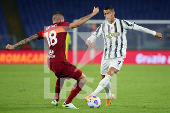 2020-09-27 - Cristiano Ronaldo of Juventus (R) vies for the ball with Davide Santon of Roma (L) during the Italian championship Serie A football match between AS Roma and Juventus FC on September 27, 2020 at Stadio Olimpico in Rome, Italy - Photo Federico Proietti / DPPI - AS ROMA VS JUVENTUS FC - ITALIAN SERIE A - SOCCER
