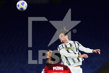 2020-09-27 - Adrien Rabiot of Juventus goes for a header during the Italian championship Serie A football match between AS Roma and Juventus FC on September 27, 2020 at Stadio Olimpico in Rome, Italy - Photo Federico Proietti / DPPI - AS ROMA VS JUVENTUS FC - ITALIAN SERIE A - SOCCER