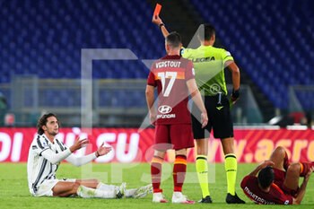 2020-09-27 - Referee Marco Di Bello shows red card to Adrien Rabiot of Juventus during the Italian championship Serie A football match between AS Roma and Juventus FC on September 27, 2020 at Stadio Olimpico in Rome, Italy - Photo Federico Proietti / DPPI - AS ROMA VS JUVENTUS FC - ITALIAN SERIE A - SOCCER