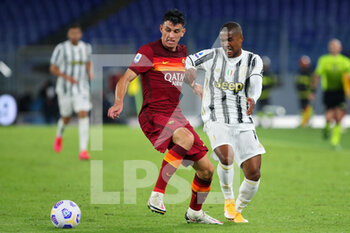2020-09-27 - Roger Ibanez of Roma (L) vies for the ball with Douglas Costa of Juventus (R) during the Italian championship Serie A football match between AS Roma and Juventus FC on September 27, 2020 at Stadio Olimpico in Rome, Italy - Photo Federico Proietti / DPPI - AS ROMA VS JUVENTUS FC - ITALIAN SERIE A - SOCCER