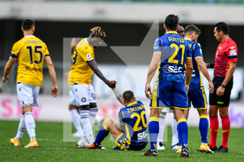 2020-09-27 - fall Mattia Zaccagni (Hellas Verona FC) - HELLAS VERONA VS UDINESE - ITALIAN SERIE A - SOCCER