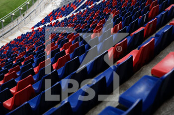 2020-09-28 - Empty blue and red seats at the stadium - BOLOGNA VS PARMA - ITALIAN SERIE A - SOCCER