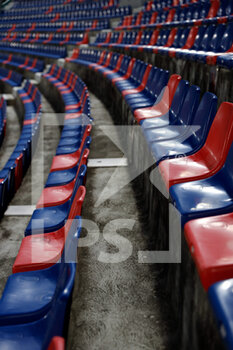 2020-09-28 - Empty blue and red seats at the stadium - BOLOGNA VS PARMA - ITALIAN SERIE A - SOCCER