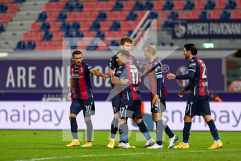 2020-09-28 - Bologna FC celebrating a goal - BOLOGNA VS PARMA - ITALIAN SERIE A - SOCCER