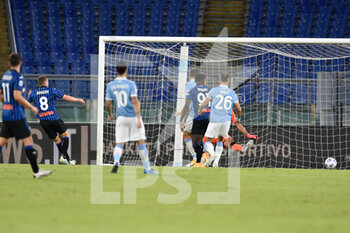 2020-09-30 - ROME, ITALY - Settember 30 : GOSENS of ATALANTA celebrates with his team mates after scores the opening goal during  soccer match between SS Lazio and ATALANTA at Stadio Olimpico on Settember 30,2020 in Rome Italy  - LAZIO VS ATALANTA - ITALIAN SERIE A - SOCCER