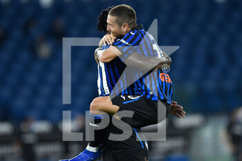 2020-09-30 - ROME, ITALY - Settember 30 Alejandro Gomez of Atalanta celebrates with his Duvan Zapata after scores after scores a gol during the Serie A soccer match between SS Lazio Atalanta Stadio Olimpico on Settember 30,2020 in Rome Italy   - LAZIO VS ATALANTA - ITALIAN SERIE A - SOCCER