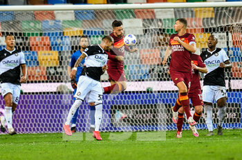 2020-10-03 - Header shot of Roberto Pereyra (Udinese Calcio) - UDINESE VS ROMA - ITALIAN SERIE A - SOCCER