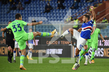 2020-10-17 - Francesco ACERBI (Lazio), FABIO QUAGLIARELLA (Sampdoria) - SAMPDORIA VS LAZIO  - ITALIAN SERIE A - SOCCER