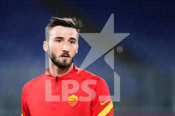 2020-10-18 - Bryan Cristante of Roma during warm up before the Italian championship Serie A football match between AS Roma and Benevento Calcio on October 18, 2020 at Stadio Olimpico in Rome, Italy - Photo Federico Proietti / DPPI - AS ROMA VS BENEVENTO CALCIO - ITALIAN SERIE A - SOCCER
