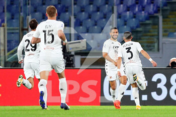 2020-10-18 - Gianluca Caprari celebrates with his teammates after scoring 0-1 goal during the Italian championship Serie A football match between AS Roma and Benevento Calcio on October 18, 2020 at Stadio Olimpico in Rome, Italy - Photo Federico Proietti / DPPI - AS ROMA VS BENEVENTO CALCIO - ITALIAN SERIE A - SOCCER