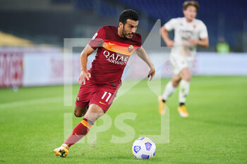2020-10-18 - Pedro Rodriguez of Roma in action during the Italian championship Serie A football match between AS Roma and Benevento Calcio on October 18, 2020 at Stadio Olimpico in Rome, Italy - Photo Federico Proietti / DPPI - AS ROMA VS BENEVENTO CALCIO - ITALIAN SERIE A - SOCCER